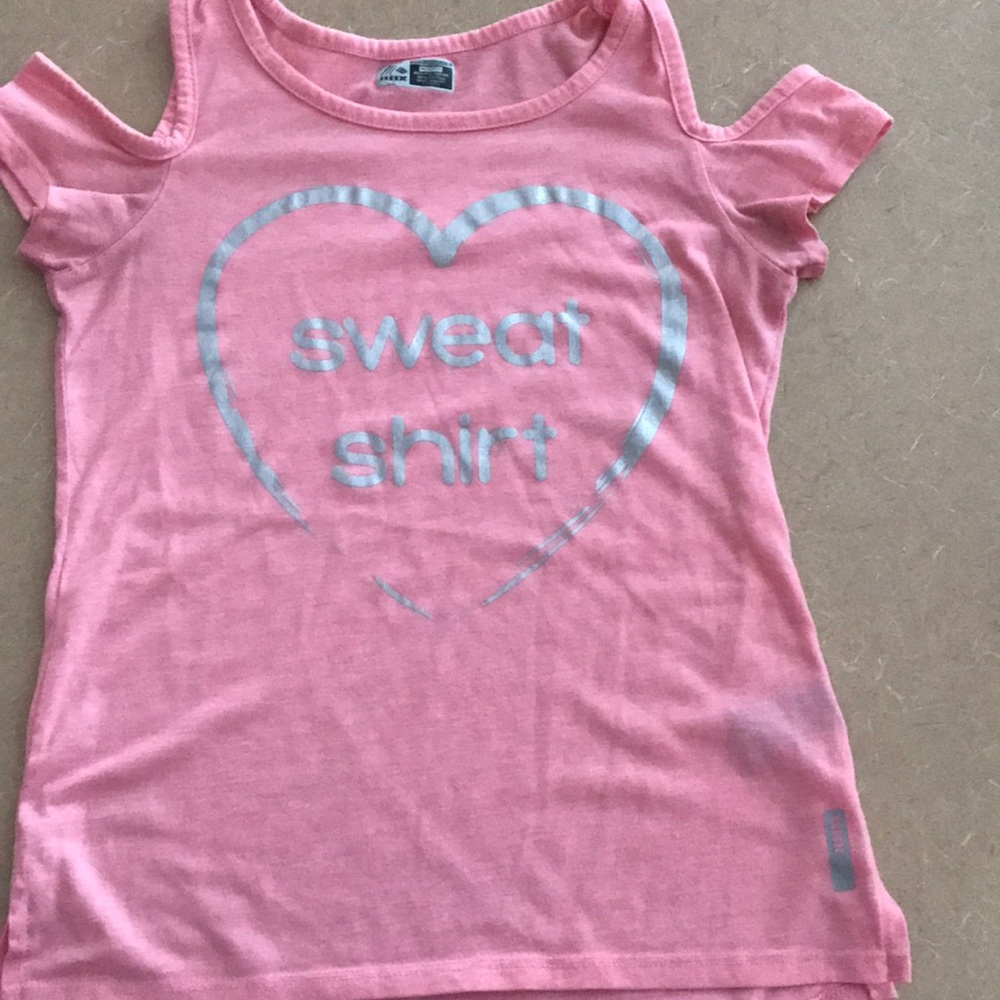 Off shoulder shirt for girls.
